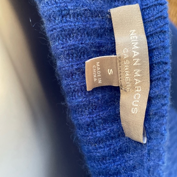 Neiman Marcus blue cashmere sweater small - Picture 9 of 10